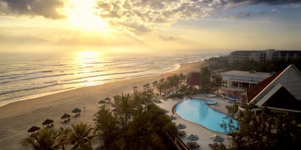 Centara Sandy Beach Resort Danang Resort Da Nang gan bien gia tot 600x300 - Centara-Sandy-Beach-Resort-Danang-Resort-Da-Nang-gan-bien-gia-tot